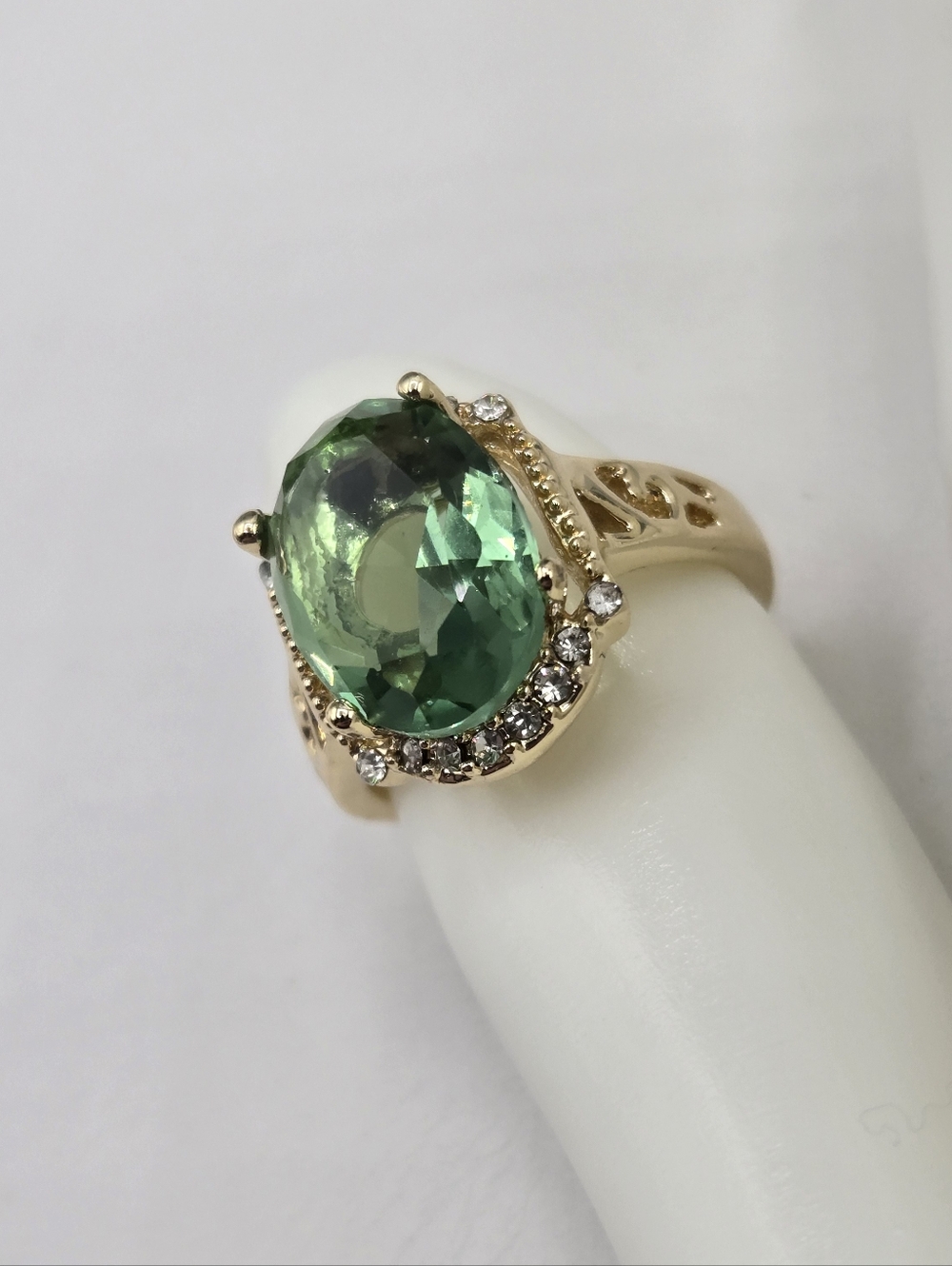 Swarovski Crystal Elements Gold Statement Ring Green Oval Size 6.75 Prom Bridal - Picture 8 of 9
